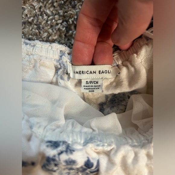 5/$25 American Eagle blue floral eyelet cropped halter top size small - Picture 7 of 8